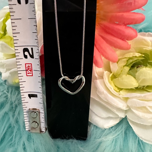 Twisted Heart Silver Pendant Necklace NEW! - Picture 3 of 5